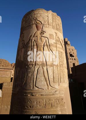 Ägypten, Ägypten, das Niltal, Flachrelief in Kom Ombo Tempel, der dem Krokodil - vorangegangen Gott Sobek geweiht Stockfoto