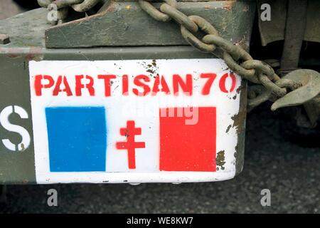 Frankreich, Territoire de Belfort, Giromagny, Espace de la Tuilerie, durch Mémory Choc 39-45, Ausstellung über die Stoßtruppen der Befreiung, Fahrzeuge, Uniformen, Dokumente, Amerikanische Fahrzeug Dodge organisiert, Tricolour panel Partisanen 70 Stockfoto