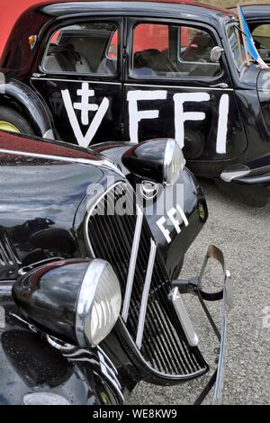 Frankreich, Territoire de Belfort, Giromagny, Espace de la Tuilerie, durch Mémory Choc 39-45, Ausstellung über die Stoßtruppen der Befreiung, Fahrzeuge, Uniformen, Dokumente, auto Citroën Traction Avant; F.F.I., Trikolore Stockfoto