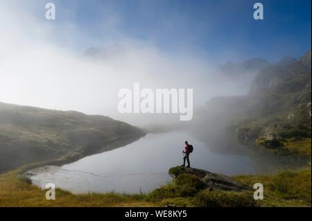 Frankreich, Hautes Alpes, massiv von Oisans, Nationalpark, Valgaudemar, See Lauzon und Sirac im Nebel Stockfoto