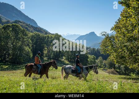 Frankreich, Haute Savoie, Mieussy, Reiten entlang der Giffre aus Sommand, in der Almen Stockfoto