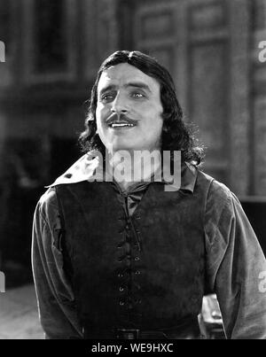 DOUGLAS FAIRBANKS SR Portrait als D'Artagnan in DIE DREI MUSKETIERE Direktor 1921 Fred Niblo Roman Alexandre Dumas Stummfilm Douglas Fairbanks Bilder/United Artists Stockfoto