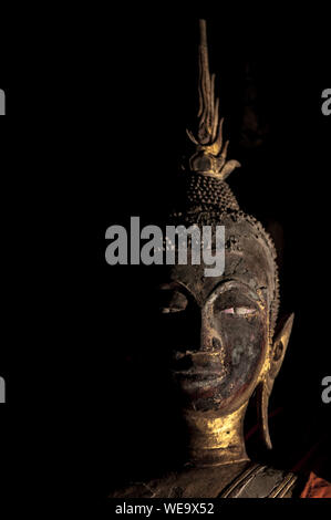 Kopf schoss der alten Buddha Skulpturen im Wat Xieng Thong Stockfoto