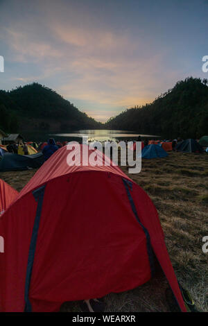 Ranu Kumbolo See ist heilige See für hinduistische in Bromo Tengger Semeru National Park in Malang lumajang Ost Java in Indonesien Stockfoto