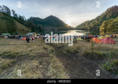 Ranu Kumbolo See ist heilige See für hinduistische in Bromo Tengger Semeru National Park in Malang lumajang Ost Java in Indonesien Stockfoto