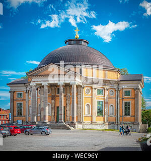 KARLSKRONA, SCHWEDEN - Juli 03,2019: Die Kirche der Heiligen Dreifaltigkeit in Karlskrona, Blekinge, Schweden befindet. Auf dem Hauptplatz der Stadt ce gelegen Stockfoto