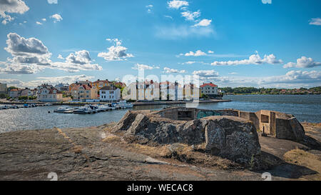 Eine verlassene Welt Krieg Zwei Bunker auf der Insel in Richtung stakholmen ekholmen in Karlskrona in Schweden. Stockfoto