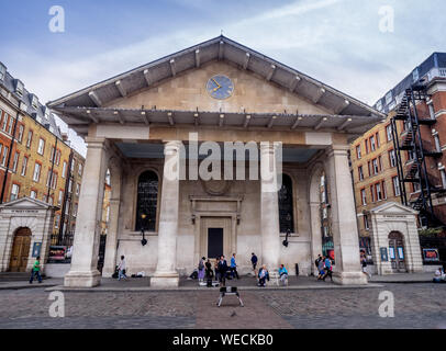 Aint Paul's Kirche in Covent Garden am 1. August 2017 in London. St Paul's Kirche, auch bekannt als der Akteure Kirche wird von Inigo Jones im Jahre 1631 entworfen. Stockfoto