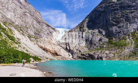 Briksdal Gletscher in Norwegen gut bekannte Arm der großen Gletscher Jostedalsbreen in Oldedalen Tal in Norwegen, Skandinavien. Stockfoto