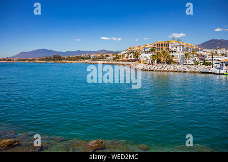 Puerto Banus in der Nähe von Marbella an der Costa del Sol in Andalusien, Spanien Stockfoto