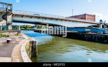 Die Plimsoll Swing Bridge spanning Brunel Sperre am Eingang zur Cumberland Basin und Schwimmenden Hafen von Bristol, Bristol, UK Stockfoto