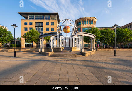 Kunst im öffentlichen Raum auf Newcastle Quayside die Swirle Pavillon Teil der Newcastle upon Tyne und Gateshead "Kunst am Fluss"-Projekt. Stockfoto