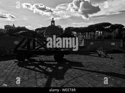 Schwarz und Weiß - Rom, Italien - Katapult Stockfoto