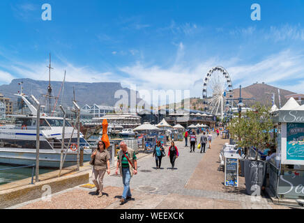 Die V&A Waterfront mit Blick auf Tafelberg und Kapstadt, Cape Town, Western Cape, Südafrika Stockfoto