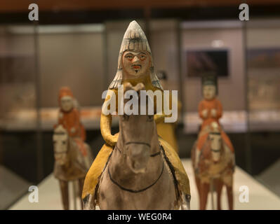 Bemalte Pferde samurai Figuren ausgegraben an der Astana Gräber aus dem Grab Nr. 29 im Jahre 1964 in Turpan, Xinjiang. Die antike Stadt von gaochang. Stockfoto