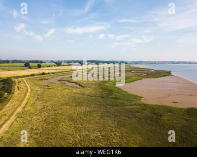Luftaufnahme des Flusses Deben und die umliegenden Sumpf Flächen, die Vögel und andere Wildtiere sind Stockfoto