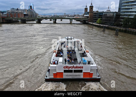 London Sightseeing vom Boot aus Stockfoto