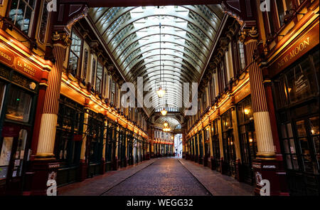 Durchgang des Leadenhall Market in London, von der Lime Street, Whittington Avenue Stockfoto