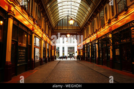 Durchgang des Leadenhall Market in London, von der Lime Street, Whittington Avenue Stockfoto