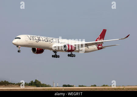 Virgin Atlantic Airways Airbus A 350-1041 (Reg: G-Christiansen) Anreise direkt von Airbus Werk für Sitz-Konfiguration. Stockfoto