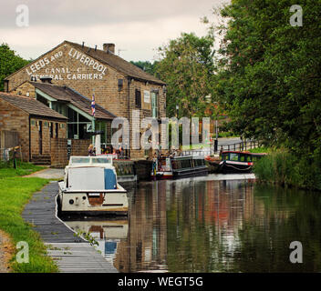 Foulridge leben in der Nähe des Cafe Cargo, am Leeds und Liverpool Canal, Pendle, Lancashire Stockfoto