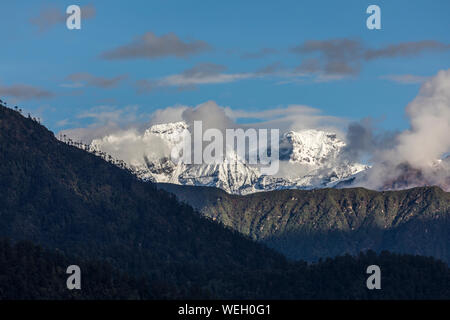 Berge des Himalaja in Bhutan, siehe von Dochu La Pass Stockfoto