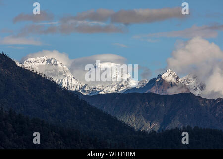 Berge des Himalaja in Bhutan, siehe von Dochu La Pass Stockfoto