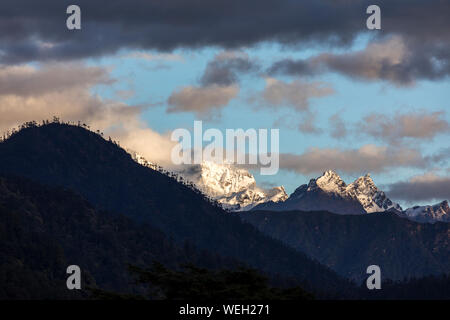 Berge des Himalaja in Bhutan, siehe von Dochu La Pass Stockfoto