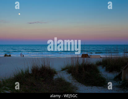 Strand von Hilton Head Island, South Carolina in der Dämmerung Stockfoto