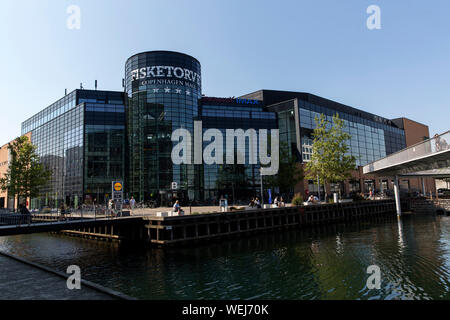 Das Einkaufszentrum Fisketorvet in Kopenhagen, Dänemark. Stockfoto