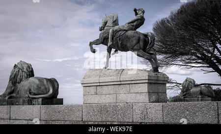 Die Bronzeskulptur physische Energie von George Frederic Watts wurde im Jahre 1902 gegossen und ziert die Cecil Rhodes Memorial in Kapstadt, Südafrika Stockfoto