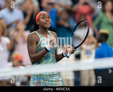 New York, Vereinigte Staaten. 29 Aug, 2019. Cori Coco Gauff (USA) feiert Sieg in die 2. Runde der US Open Championships gegen Timea Babos (Ungarn) zu Billie Jean King National Tennis Center (Foto von Lew Radin/Pacific Press) Quelle: Pacific Press Agency/Alamy leben Nachrichten Stockfoto