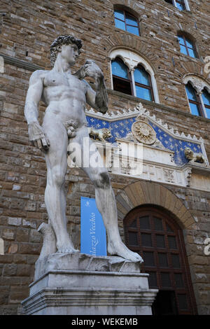 Kopie von Michelangelos 'David' an der Piazza della Signoria, Florenz Italien Stockfoto