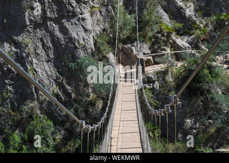 Hängebrücke in der Route der calderones, chelva, Valencia. Stockfoto