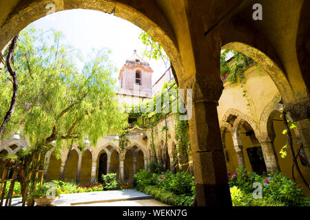 St. Franziskus Kirche und Kloster Convento di San Francesco, Sorrento, Kampanien, Süditalien, Europa Stockfoto