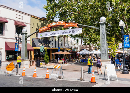 August 29, 2019 Sunnyvale/CA/USA - Eingang zum 'Technology Business Expo" auf dem Downtown Historic Murphy Avenue statt, präsentiert Produkte cre Stockfoto