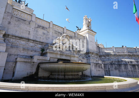 Fontana dell'Adriatico, Altare della Patria (Altar des Vaterlandes) an der Piazza Venezia (Venedig) in Rom, Italien Stockfoto