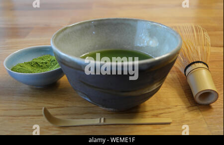 Japanische Matcha Grüntee, handgefertigte Matcha Schale, Zubehör Stockfoto