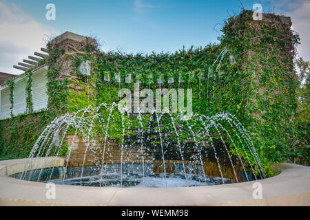 Die schönen Wasserspiel, das Elvis Presley Quelle des Lebens, auf dem Gelände des Elvis Presley Geburtshaus und Museum in Tupelo, MS, USA Stockfoto