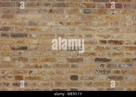 Ein Foto von einem sandfarbenen Ziegeln. Naturstein Ziegel gemusterten Hintergrund. Stockfoto
