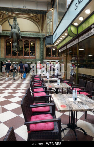 Prag Passagen Cafés, Lucerna Passage in der Nähe von Wenzelsplatz Tschechische Republik Europa Vaclavske Namesti in der Nähe, Lucerna Passage Prag Stockfoto
