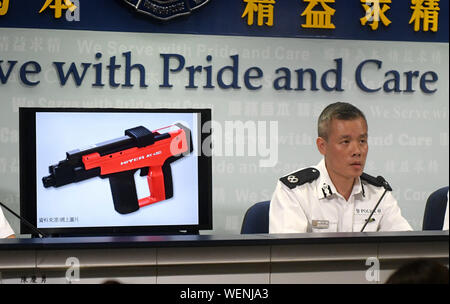 Hong Kong, China Hong Kong. 30 Aug, 2019. Kwok Pak-chung, Hong Kong Island Regionale des Hong Kong Polizeikommandant, gibt ein Briefing während einer Pressekonferenz in der South China Hongkong, Nov. 30, 2019. Die hongkonger Polizei sagte auf der Pressekonferenz am Freitag, die mehrere Verhaftungen vor Kurzem mit Verdächtigen in gewalttätigen kriminellen Handlungen beteiligt waren. Credit: Lu Hanxin/Xinhua/Alamy leben Nachrichten Stockfoto