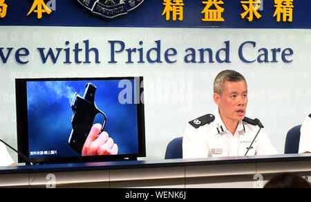 Hong Kong, China Hong Kong. 30 Aug, 2019. Kwok Pak-chung, Hong Kong Island Regionale des Hong Kong Polizeikommandant, gibt ein Briefing während einer Pressekonferenz in der South China Hongkong, Nov. 30, 2019. Die hongkonger Polizei sagte auf der Pressekonferenz am Freitag, die mehrere Verhaftungen vor Kurzem mit Verdächtigen in gewalttätigen kriminellen Handlungen beteiligt waren. Credit: Lu Hanxin/Xinhua/Alamy leben Nachrichten Stockfoto