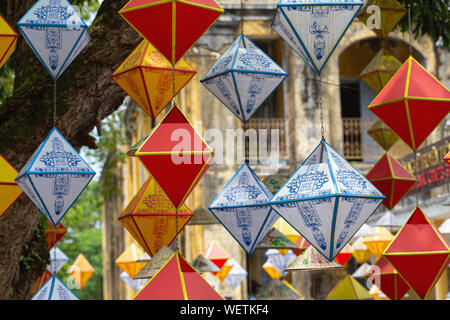 Bunte Laternen an der kaiserlichen Stadt, Hue, Provinz Thua Thien Hue, Vietnam, Asien Stockfoto