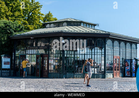 Budapest, Ungarn - 11 August, 2019: Budapest Castle Hill Standseilbahn Gebäude Stockfoto