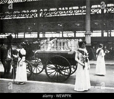 Emily Wilding Davison, Sarg an der Victoria Station, 1913 Foto von der suffragette Trauerzug auf dem Weg von Epsom, in Morpeth Northumberland für Beerdigung Stockfoto