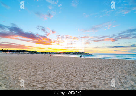 Bondi Beach in Sydney bei Sonnenaufgang nach Norden Stockfoto