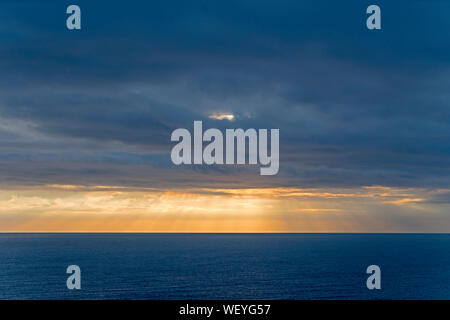 Sonnenaufgang über dem Meer Stockfoto