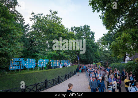 Dorset, Großbritannien. Freitag, 30 August, 2019. Blick auf das Jahr 2019 Ende der Straße Festival. Foto: Roger Garfield/Alamy leben Nachrichten Stockfoto