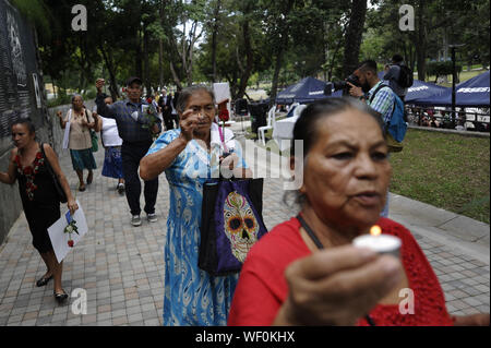 San Salvador, El Salvador. 31 Aug, 2019. Salvadorianer Gedenken am Internationalen Tag der Verschwundenen. Die salvadorianische Krieg so viel wie 9.000 verschwunden. Credit: Camilo Freedman/ZUMA Draht/Alamy leben Nachrichten Stockfoto